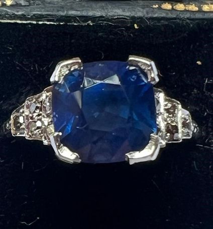 Natural 3.3 carat Burmese sapphire & diamond ring sold for £3,700
