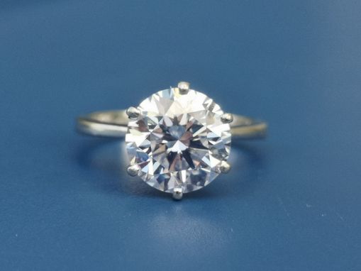 2.52 carat E colour diamond Estimate £12,000-15,000
