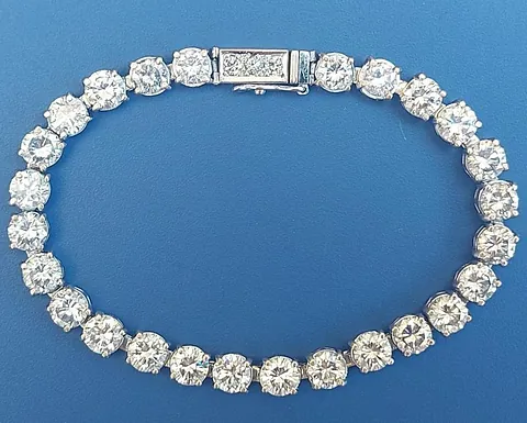 Diamond line bracelet Est. £7,000-10,000